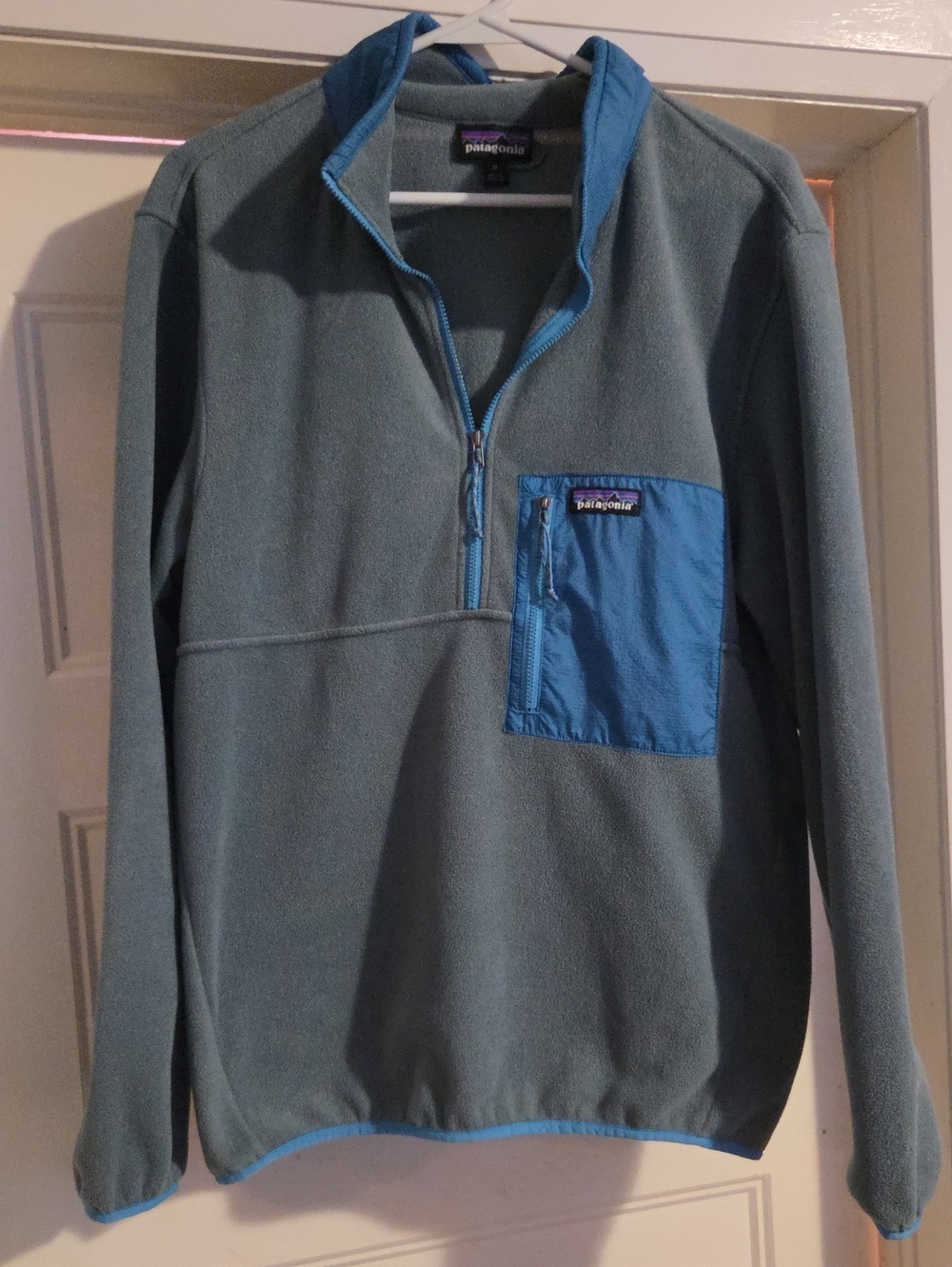 Patagonia Men’s Half-Zip Fleece Pullover in Gray/ Blue with Blue Pocket